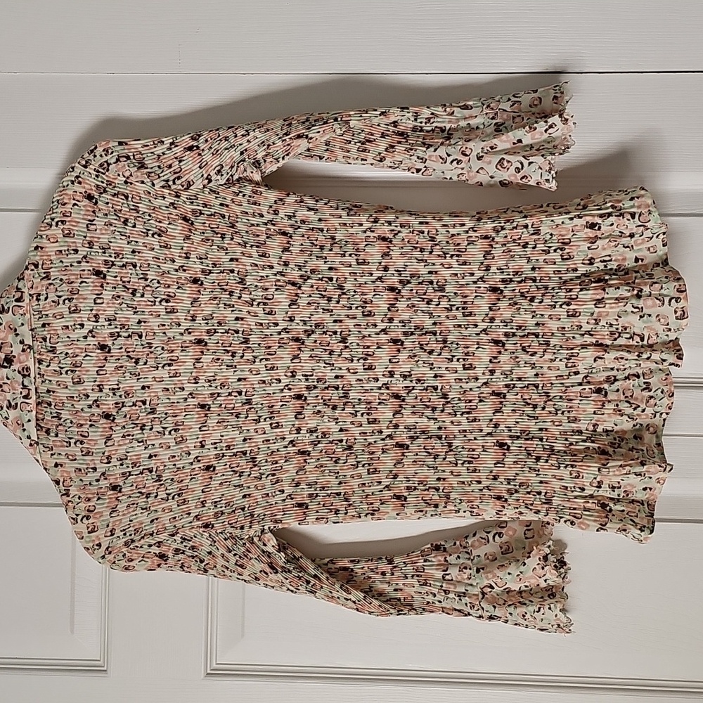 Dressbarn Pleated Animal Print Blouse with Flared Sleeves – NWT, Size S - Picture 4 of 4